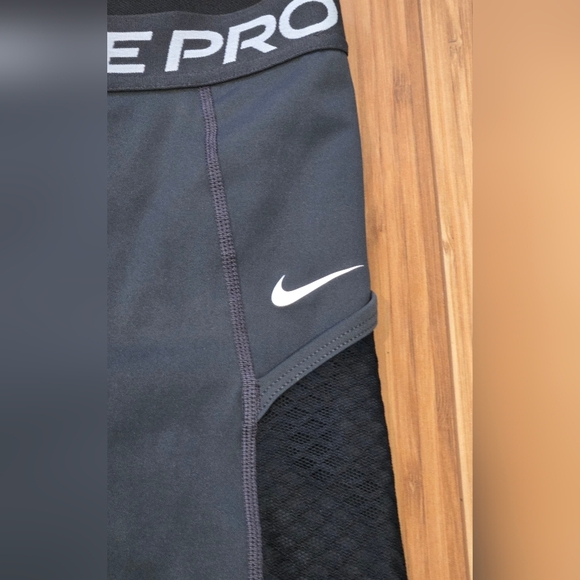 NWOT Nike Pro Dark Gray Leggings - Picture 6 of 10